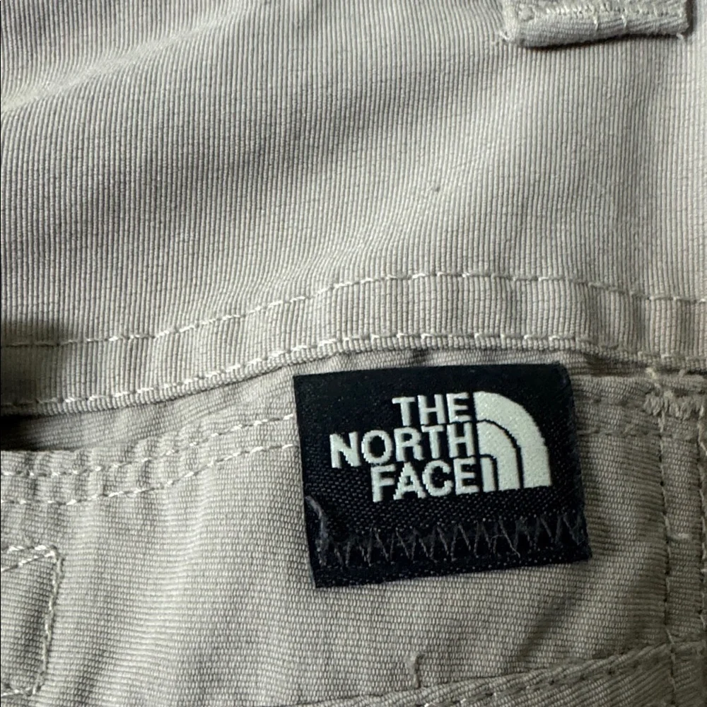 North Face Mens Cargo Shorts Beige zip Velcro Pockets hiking camping outdoors